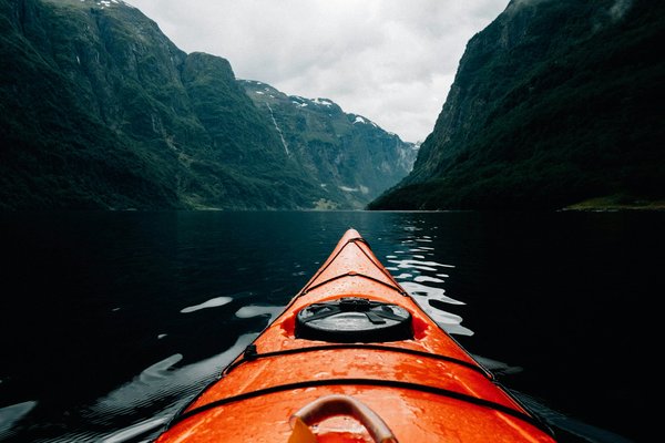 Comment organiser une aventure en kayak dans les fjords de Norvège ?